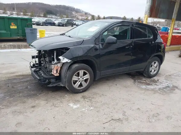 3GNCJNSB8JL240656 2018 CHEVROLET TRAX - Image 2