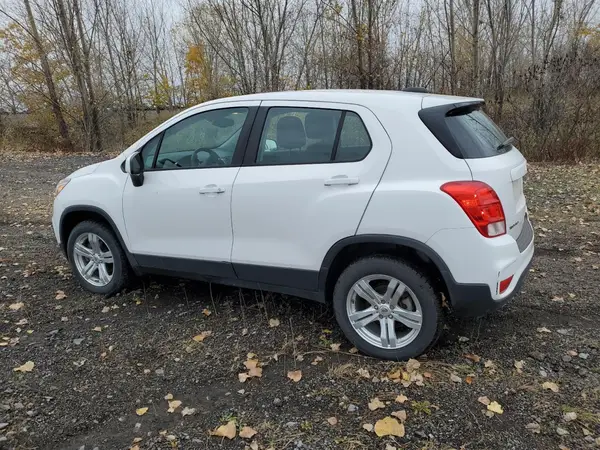 3GNCJNSB8JL393599 2018 CHEVROLET TRAX - Image 2