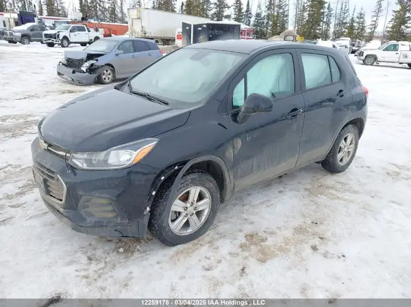3GNCJNSB8JL414483 2018 CHEVROLET TRAX - Image 2