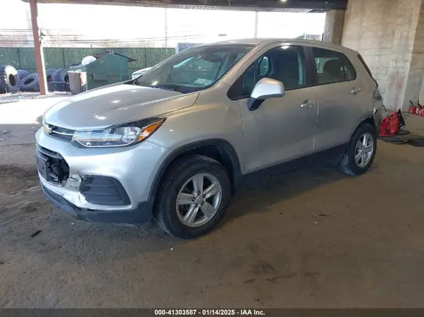 3GNCJNSB8KL204211 2019 CHEVROLET TRAX - Image 2