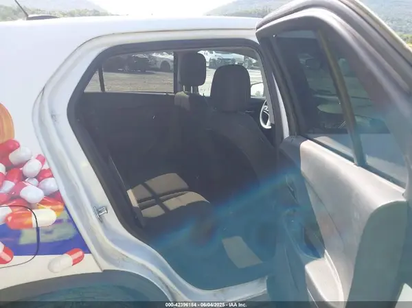 3GNCJNSB8KL236009 2019 CHEVROLET TRAX - Image 8