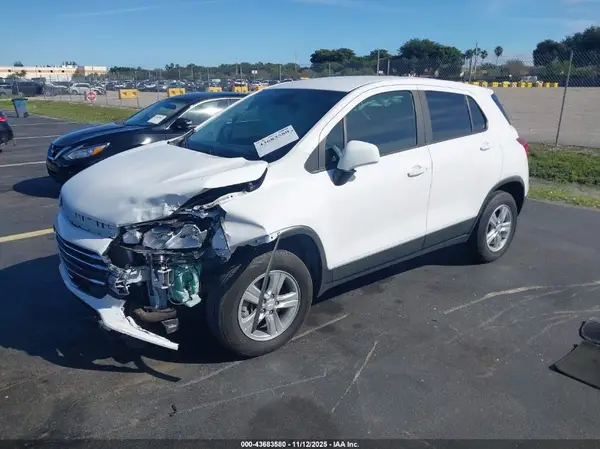 3GNCJNSB8KL270189 2019 CHEVROLET TRAX - Image 2