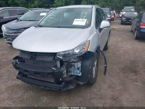 3GNCJNSB8KL324669 2019 CHEVROLET TRAX - Image 2