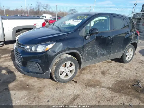3GNCJNSB8KL324963 2019 CHEVROLET TRAX - Image 2