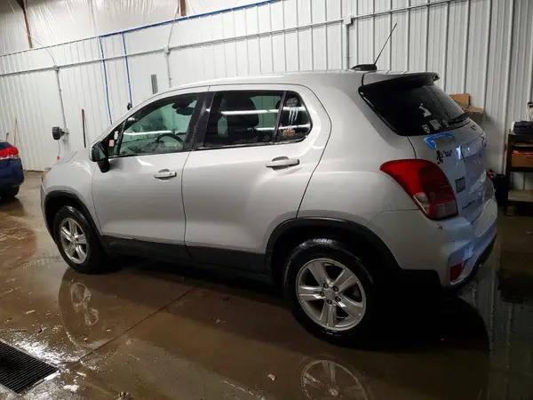 3GNCJNSB8KL326695 2019 CHEVROLET TRAX - Image 2