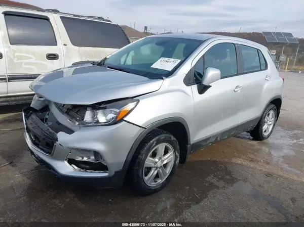 3GNCJNSB8KL391269 2019 CHEVROLET TRAX - Image 2