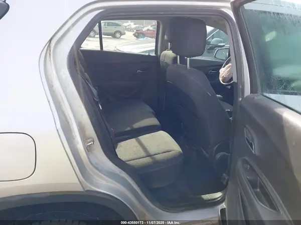 3GNCJNSB8KL391269 2019 CHEVROLET TRAX - Image 8