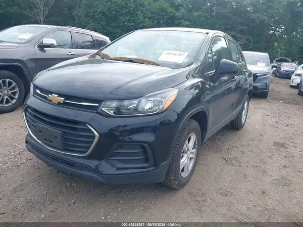 3GNCJNSB8LL108130 2020 CHEVROLET TRAX - Image 2