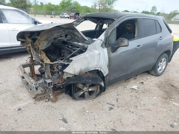 3GNCJNSB8LL158901 2020 CHEVROLET TRAX - Image 2