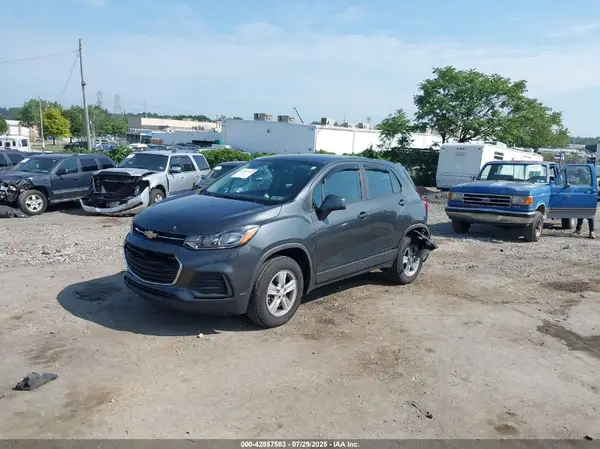3GNCJNSB8LL185953 2020 CHEVROLET TRAX - Image 2