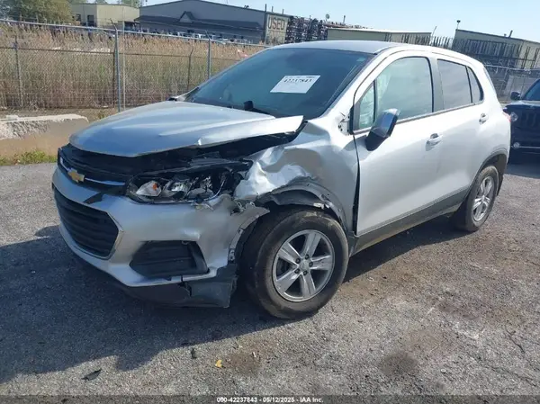 3GNCJNSB8LL202329 2020 CHEVROLET TRAX - Image 2
