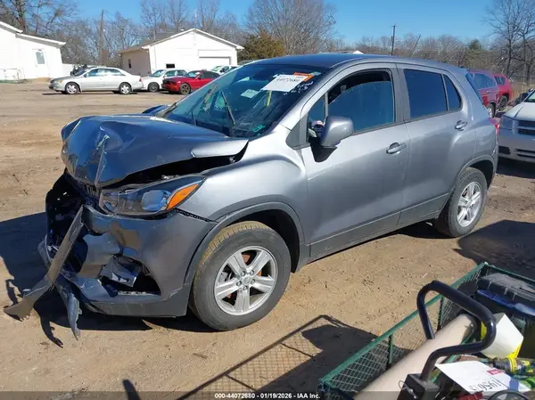 3GNCJNSB8LL319036 2020 CHEVROLET TRAX - Image 2