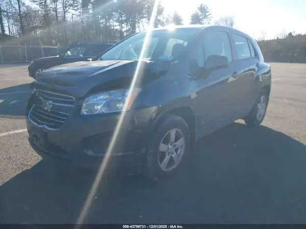3GNCJNSB9GL140963 2016 CHEVROLET TRAX - Image 2