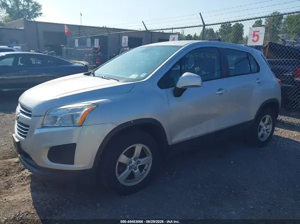 3GNCJNSB9GL205410 2016 CHEVROLET TRAX - Image 2