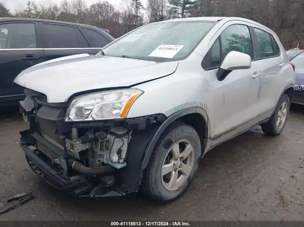 3GNCJNSB9GL244062 2016 CHEVROLET TRAX - Image 2