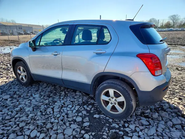 3GNCJNSB9GL249858 2016 CHEVROLET TRAX - Image 2