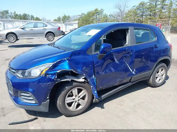 3GNCJNSB9HL193504 2017 CHEVROLET TRAX - Image 2