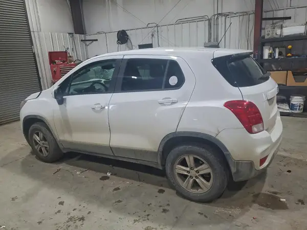 3GNCJNSB9HL226551 2017 CHEVROLET TRAX - Image 2