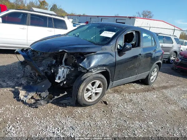 3GNCJNSB9HL238313 2017 CHEVROLET TRAX - Image 2