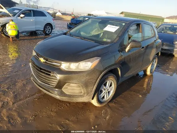 3GNCJNSB9HL279556 2017 CHEVROLET TRAX - Image 2