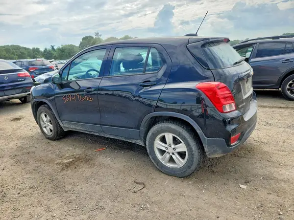 3GNCJNSB9HL282327 2017 CHEVROLET TRAX - Image 2