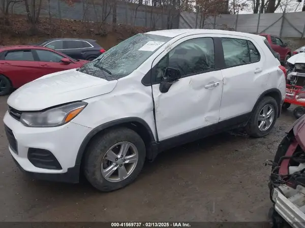 3GNCJNSB9JL283743 2018 CHEVROLET TRAX - Image 2