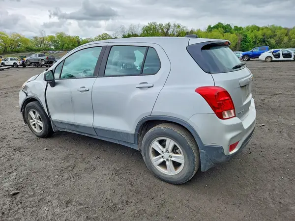3GNCJNSB9JL310844 2018 CHEVROLET TRAX - Image 2