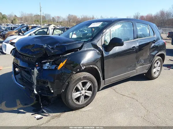 3GNCJNSB9JL352382 2018 CHEVROLET TRAX - Image 2