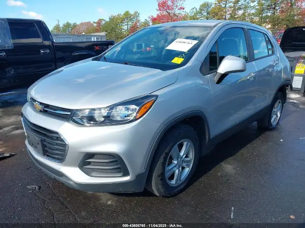 3GNCJNSB9JL355427 2018 CHEVROLET TRAX - Image 2