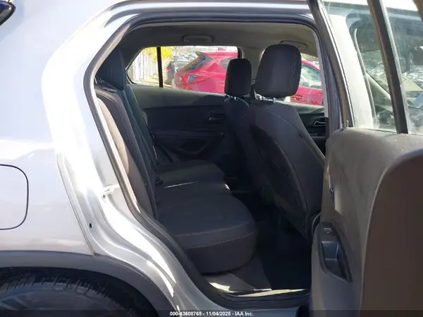 3GNCJNSB9JL355427 2018 CHEVROLET TRAX - Image 8