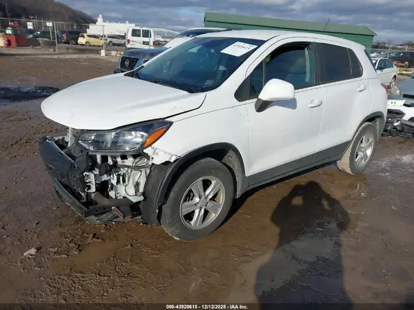 3GNCJNSB9KL188763 2019 CHEVROLET TRAX - Image 2
