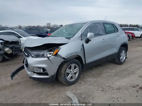 3GNCJNSB9KL244295 2019 CHEVROLET TRAX - Image 2
