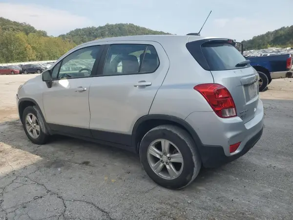 3GNCJNSB9KL270427 2019 CHEVROLET TRAX - Image 2
