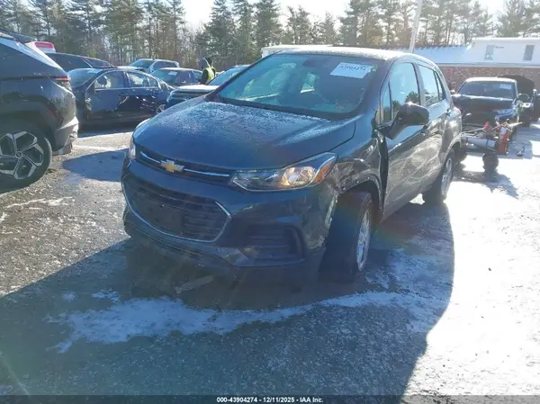 3GNCJNSB9KL285011 2019 CHEVROLET TRAX - Image 2