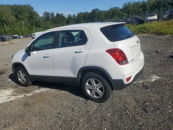 3GNCJNSB9KL328312 2019 CHEVROLET TRAX - Image 2