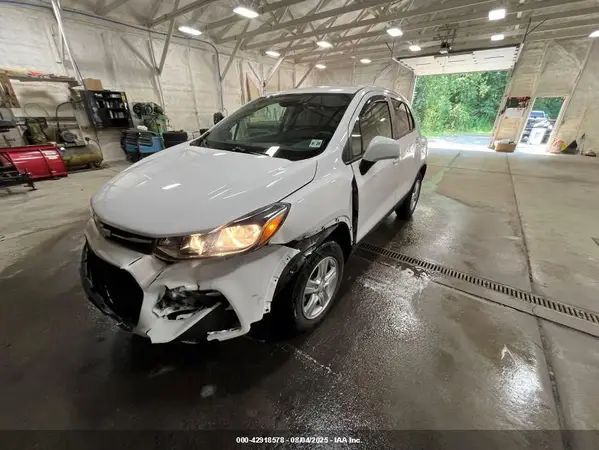 3GNCJNSB9KL354084 2019 CHEVROLET TRAX - Image 2