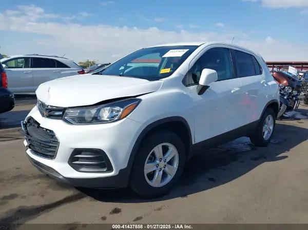 3GNCJNSB9KL357213 2019 CHEVROLET TRAX - Image 2