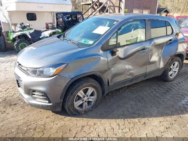 3GNCJNSB9LL136938 2020 CHEVROLET TRAX - Image 2