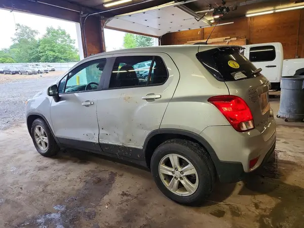 3GNCJNSB9LL316792 2020 CHEVROLET TRAX - Image 2