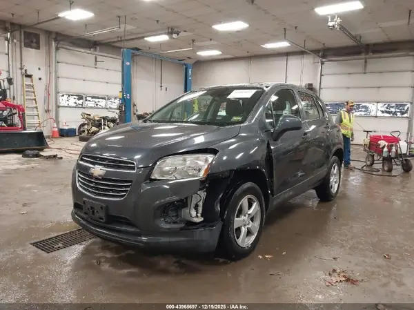 3GNCJNSBXGL250467 2016 CHEVROLET TRAX - Image 2
