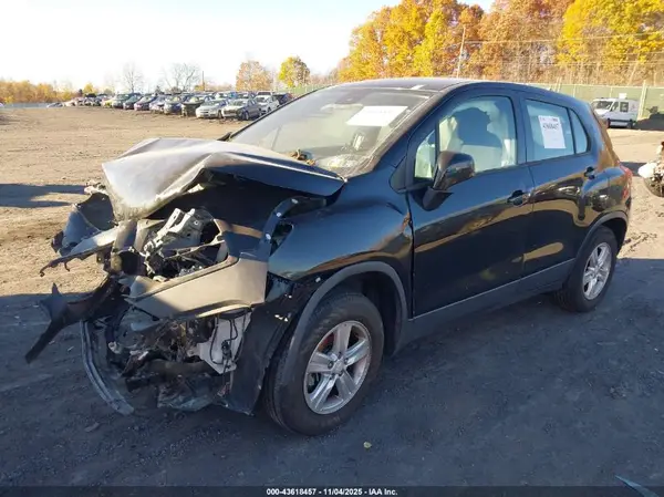 3GNCJNSBXJL155916 2018 CHEVROLET TRAX - Image 2