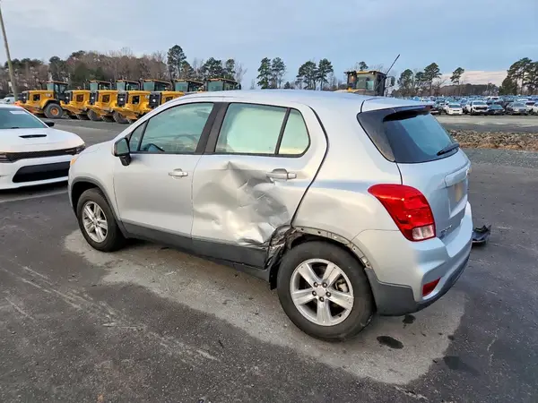 3GNCJNSBXJL156130 2018 CHEVROLET TRAX - Image 2