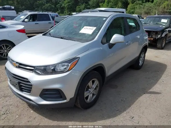 3GNCJNSBXJL176233 2018 CHEVROLET TRAX - Image 2