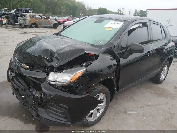 3GNCJNSBXJL306401 2018 CHEVROLET TRAX - Image 2