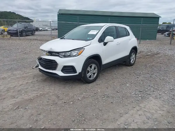 3GNCJNSBXJL328690 2018 CHEVROLET TRAX - Image 2