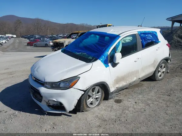 3GNCJNSBXJL372088 2018 CHEVROLET TRAX - Image 2