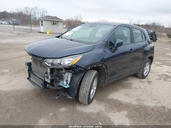 3GNCJNSBXJL416672 2018 CHEVROLET TRAX - Image 2