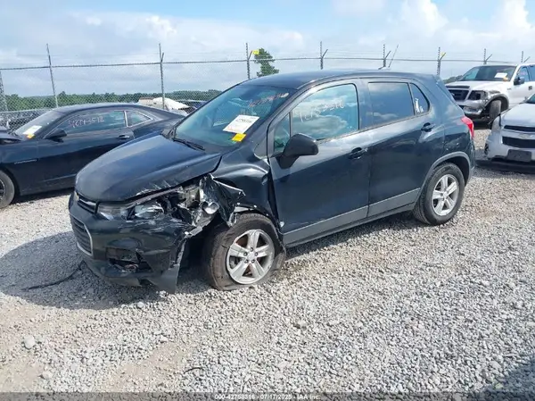 3GNCJNSBXKL176816 2019 CHEVROLET TRAX - Image 2