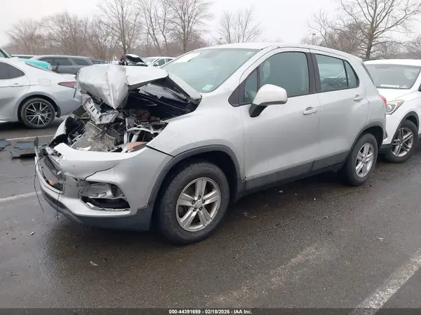 3GNCJNSBXKL193955 2019 CHEVROLET TRAX - Image 2