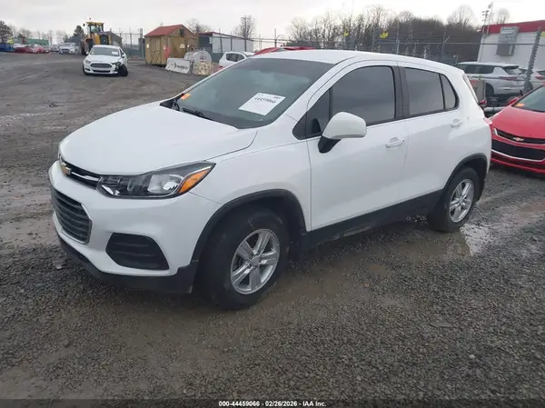 3GNCJNSBXKL196242 2019 CHEVROLET TRAX - Image 2